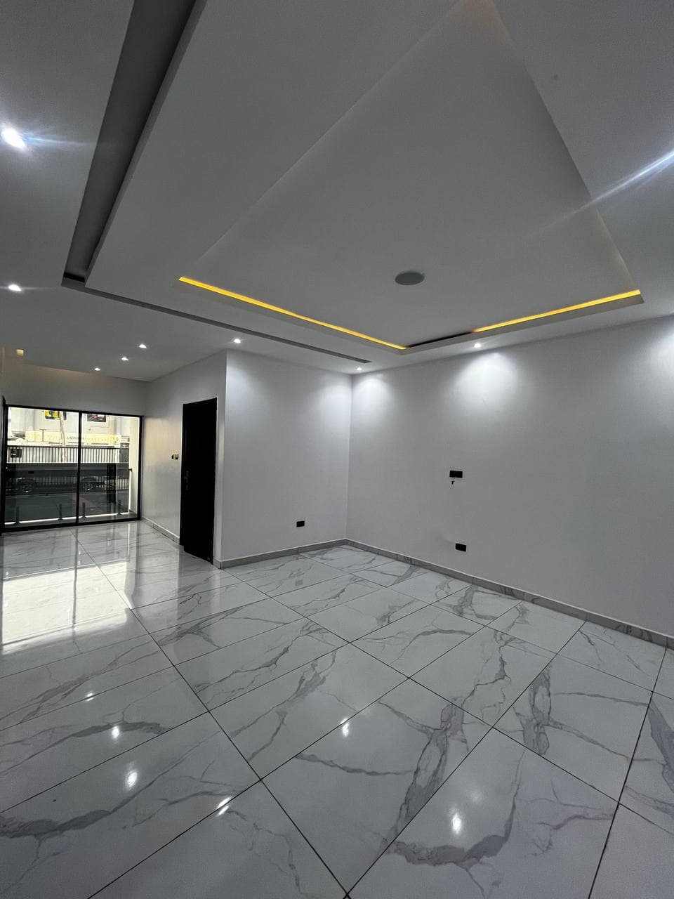 photo_6001493159051381588_y