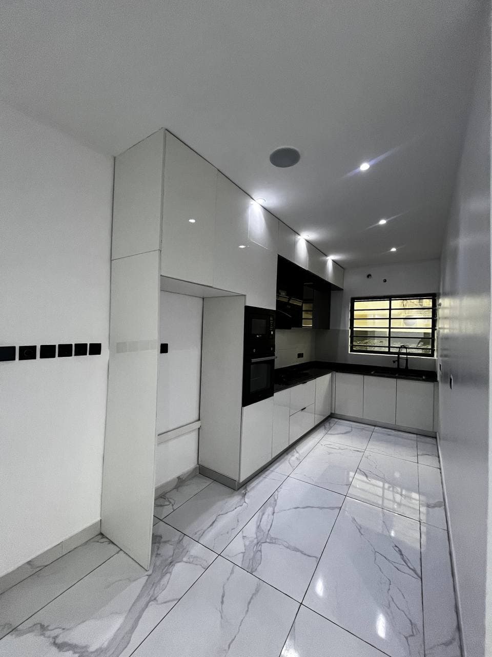 photo_6001493159051381590_y