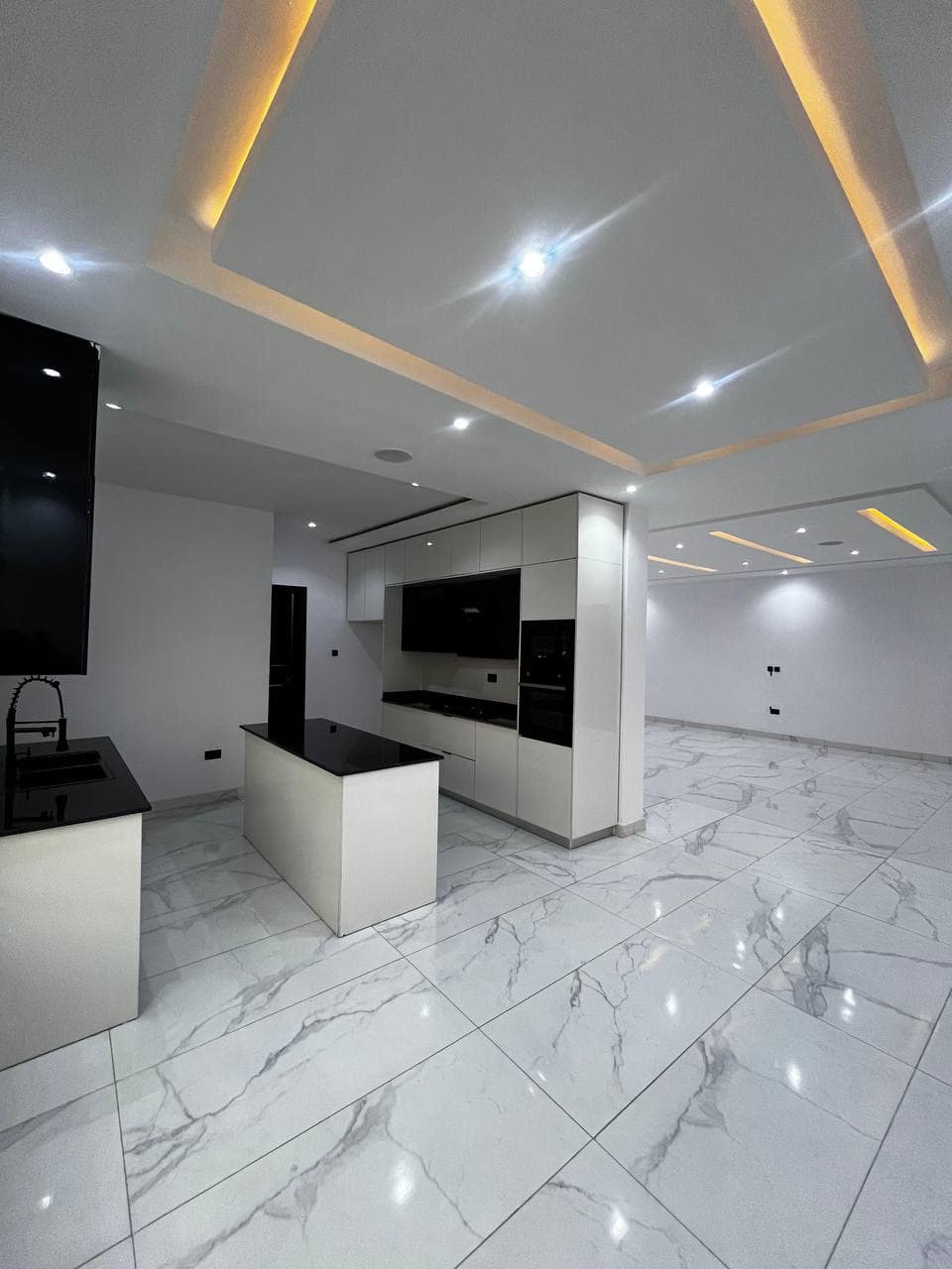 photo_6001493159051381593_y