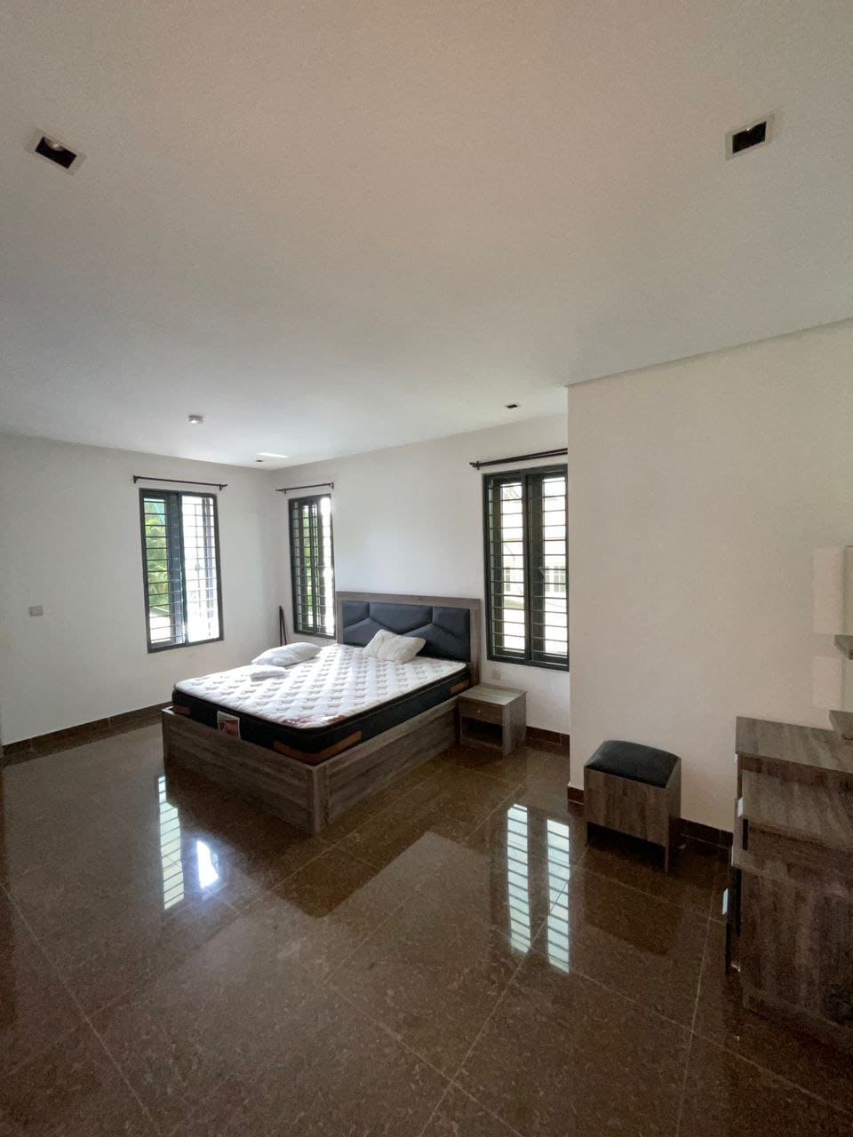 photo_6001493159051381731_y