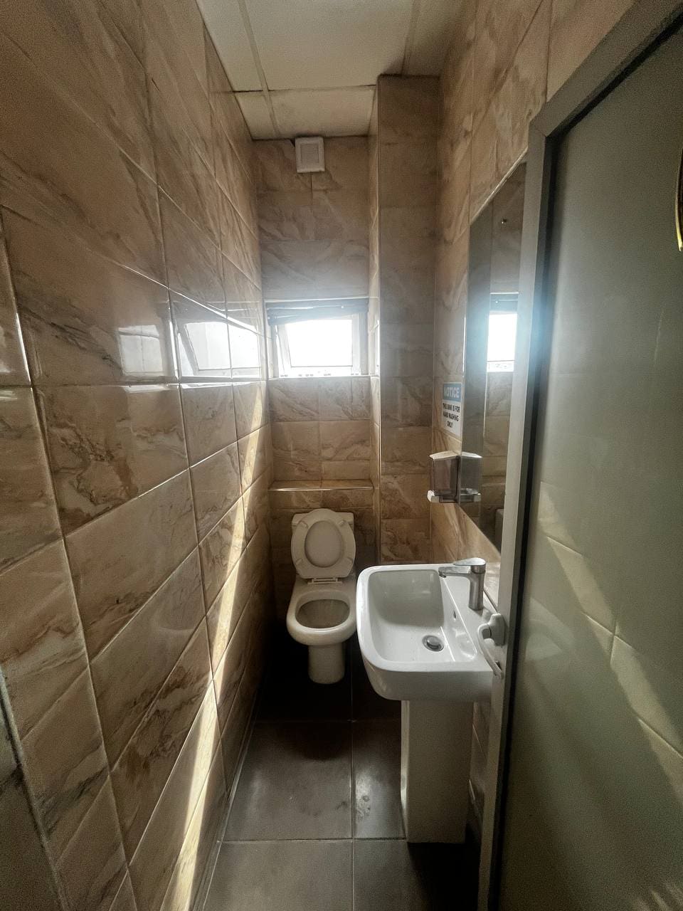 photo_6012719804131167115_y