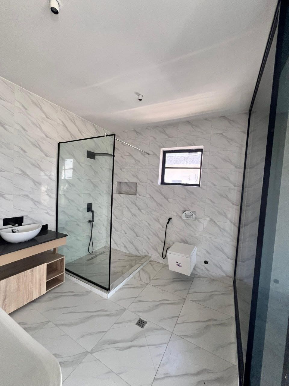 photo_6023899694196967671_y