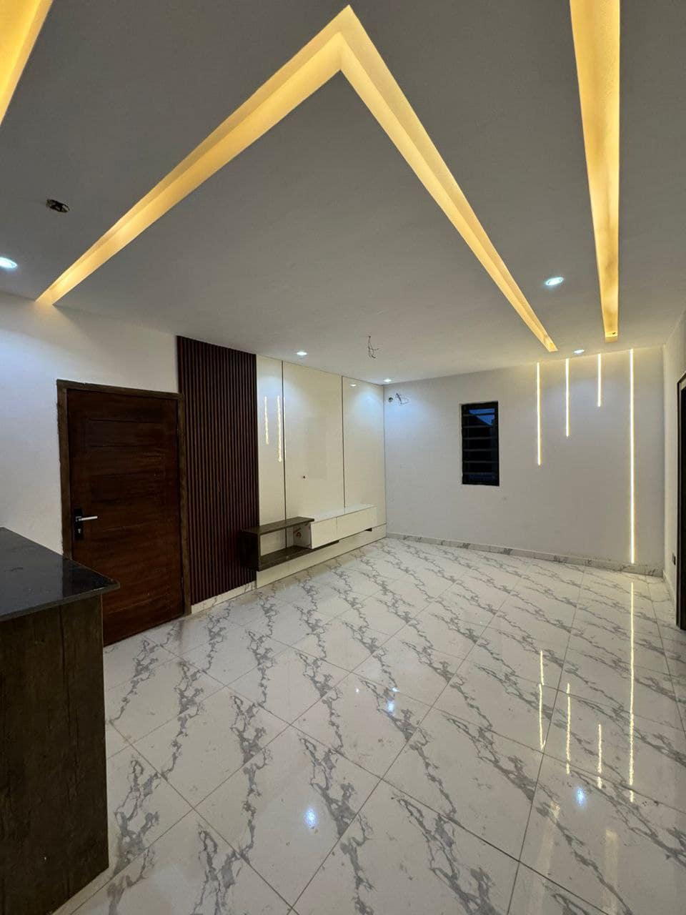 photo_6023965969837311963_y