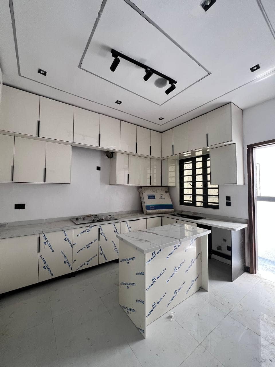 photo_6037247941455580163_y