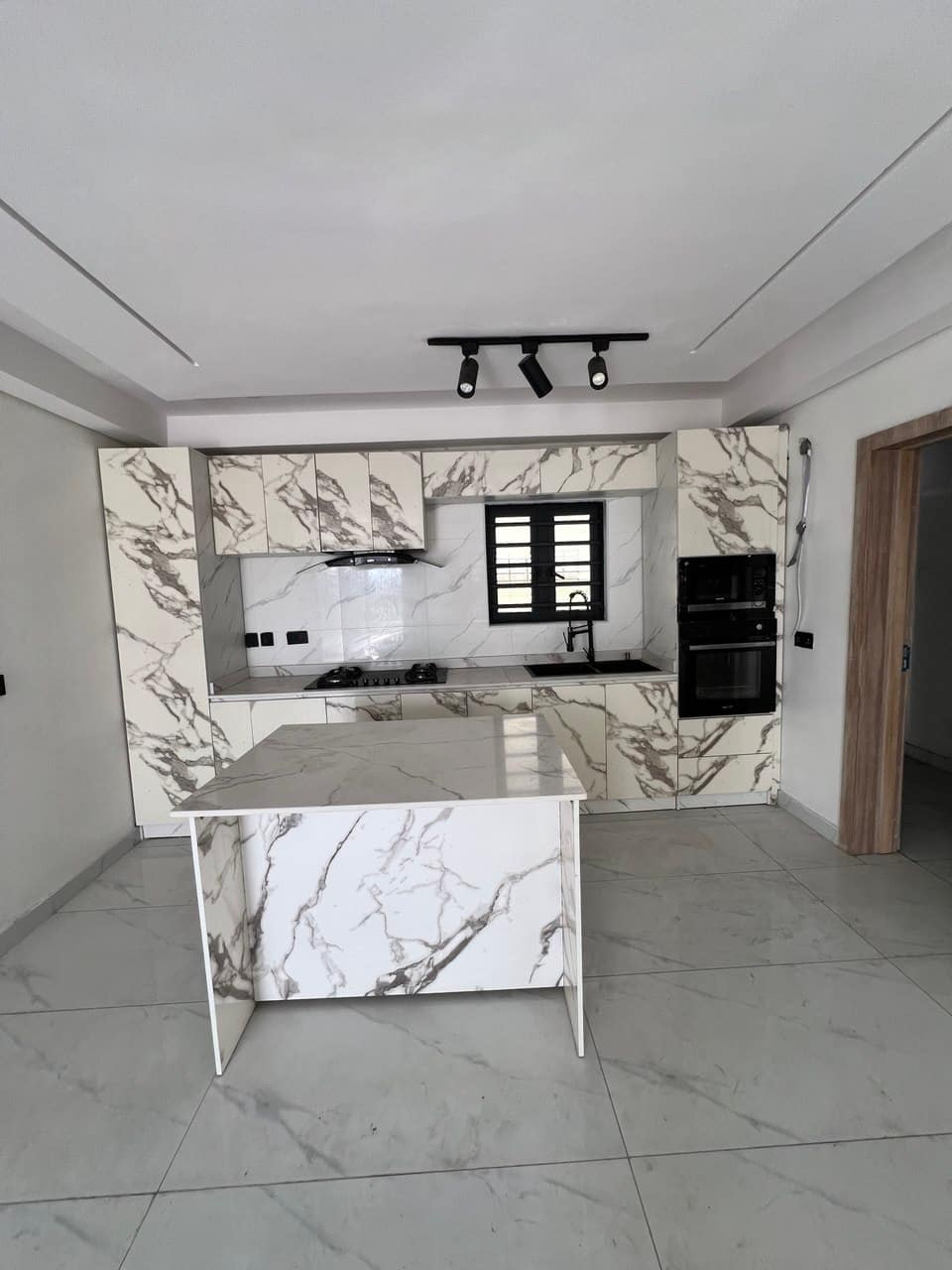 photo_6037247941455580208_y