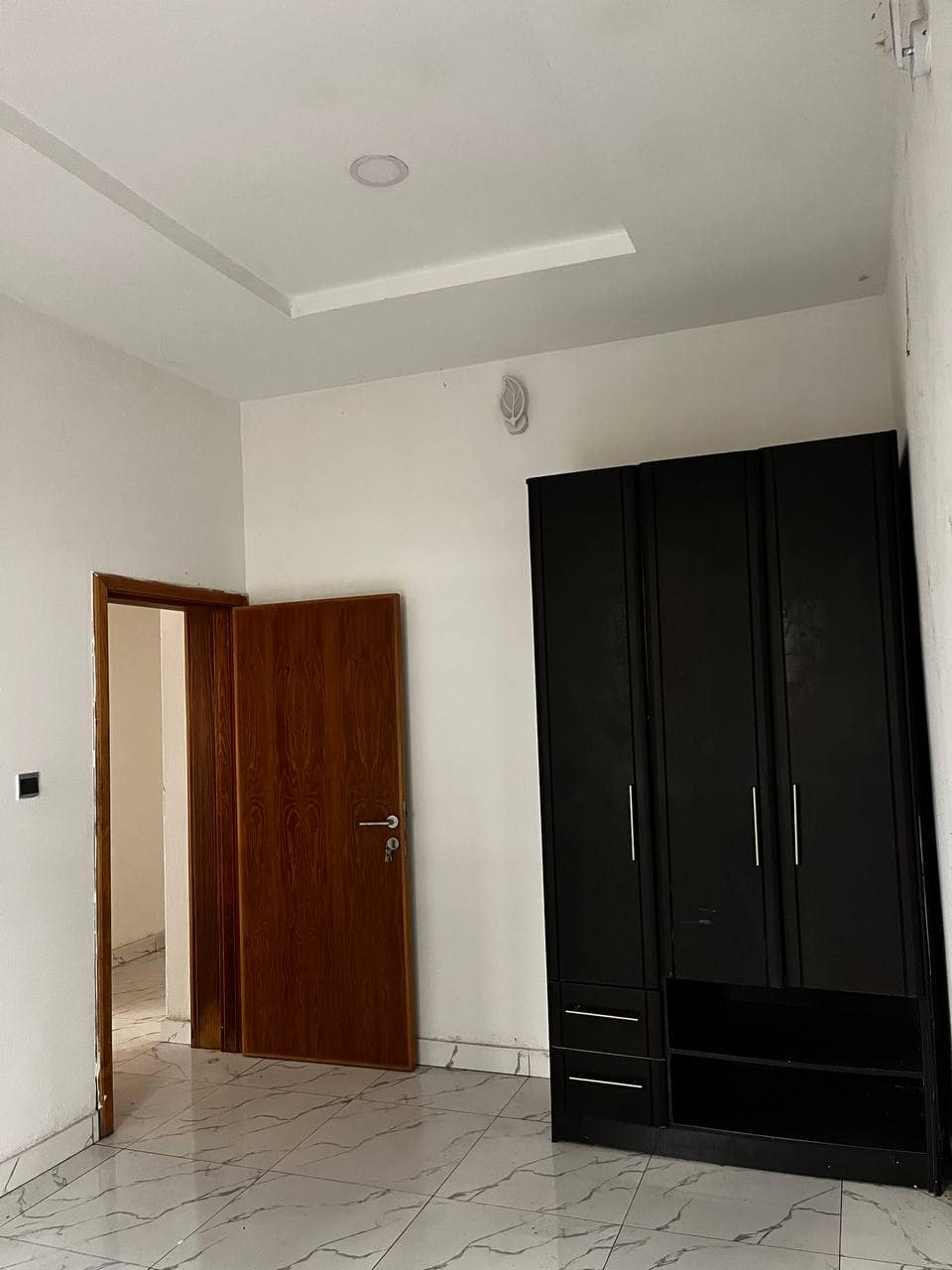 photo_6039499741269265388_y