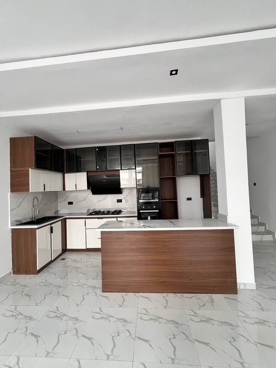 photo_6044223702783691696_y