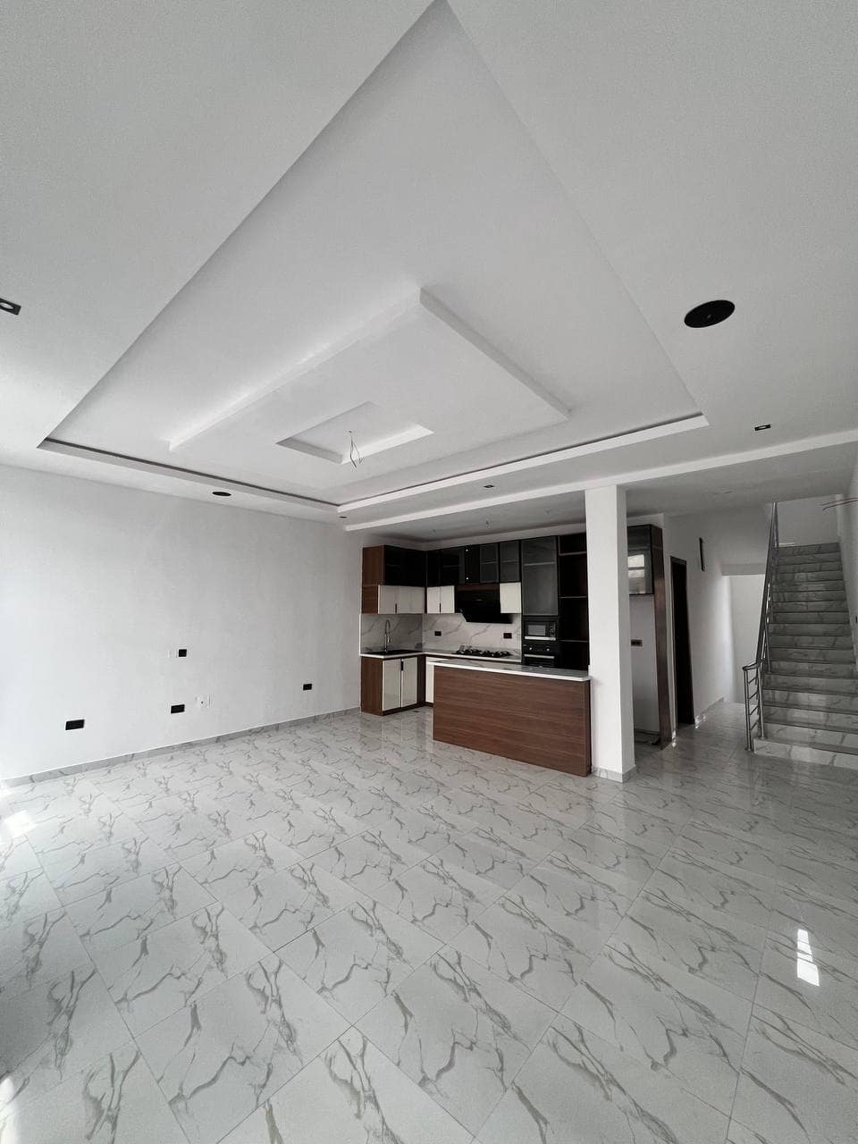 photo_6044223702783691697_y