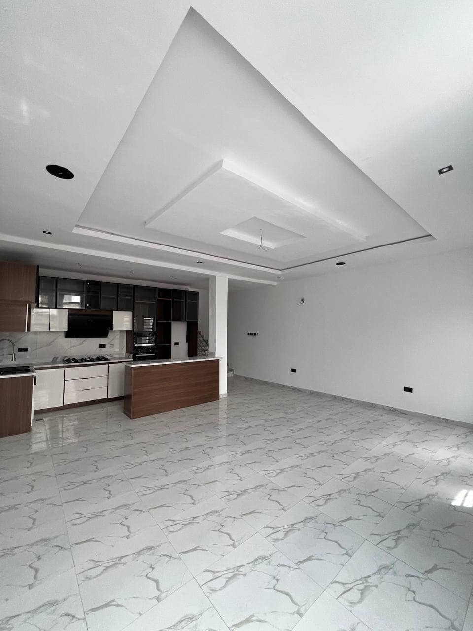 photo_6044223702783691702_y