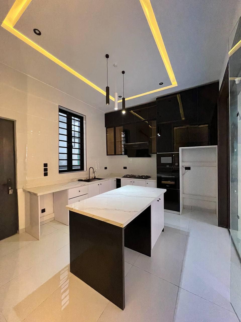 photo_5776125912817535830_y