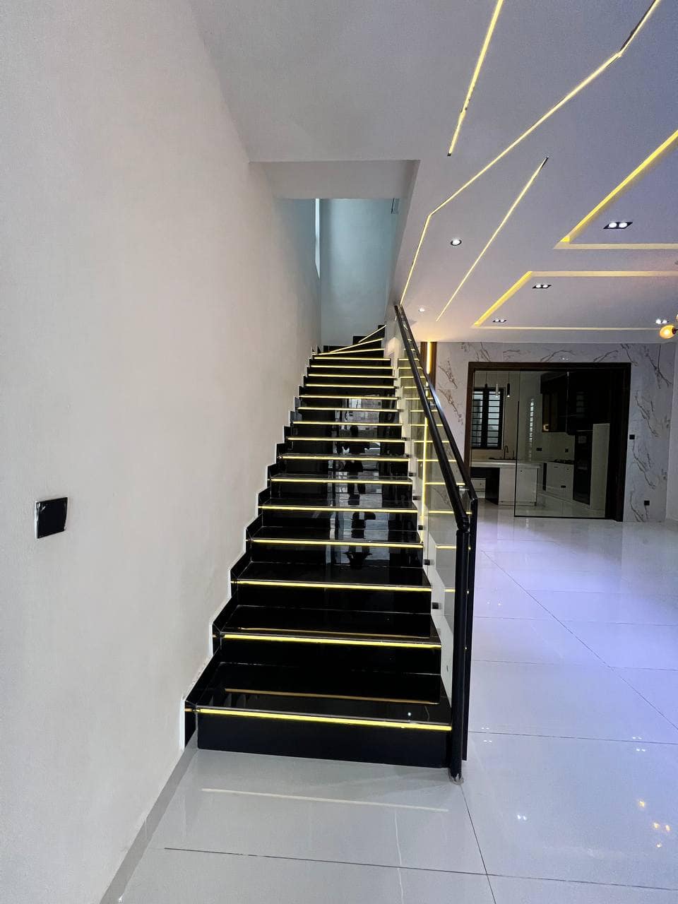 photo_5776125912817535831_y