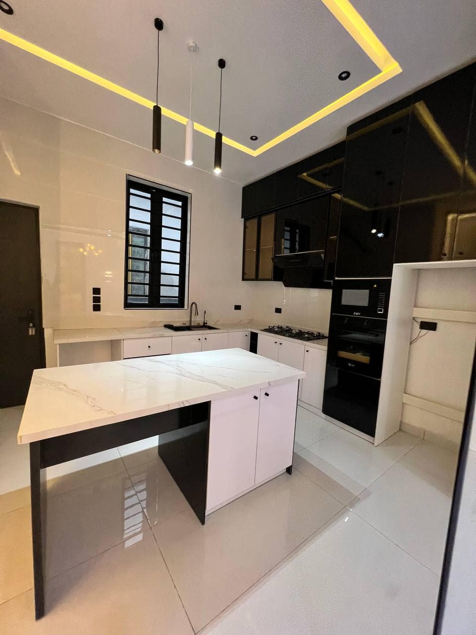 photo_5776125912817535833_y