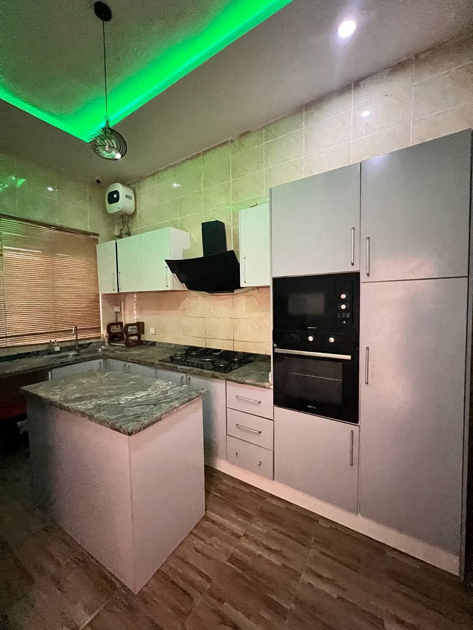 photo_5776125912817535873_y