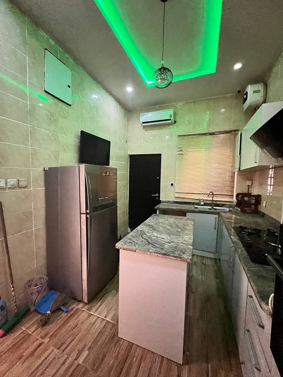 photo_5776125912817535877_y