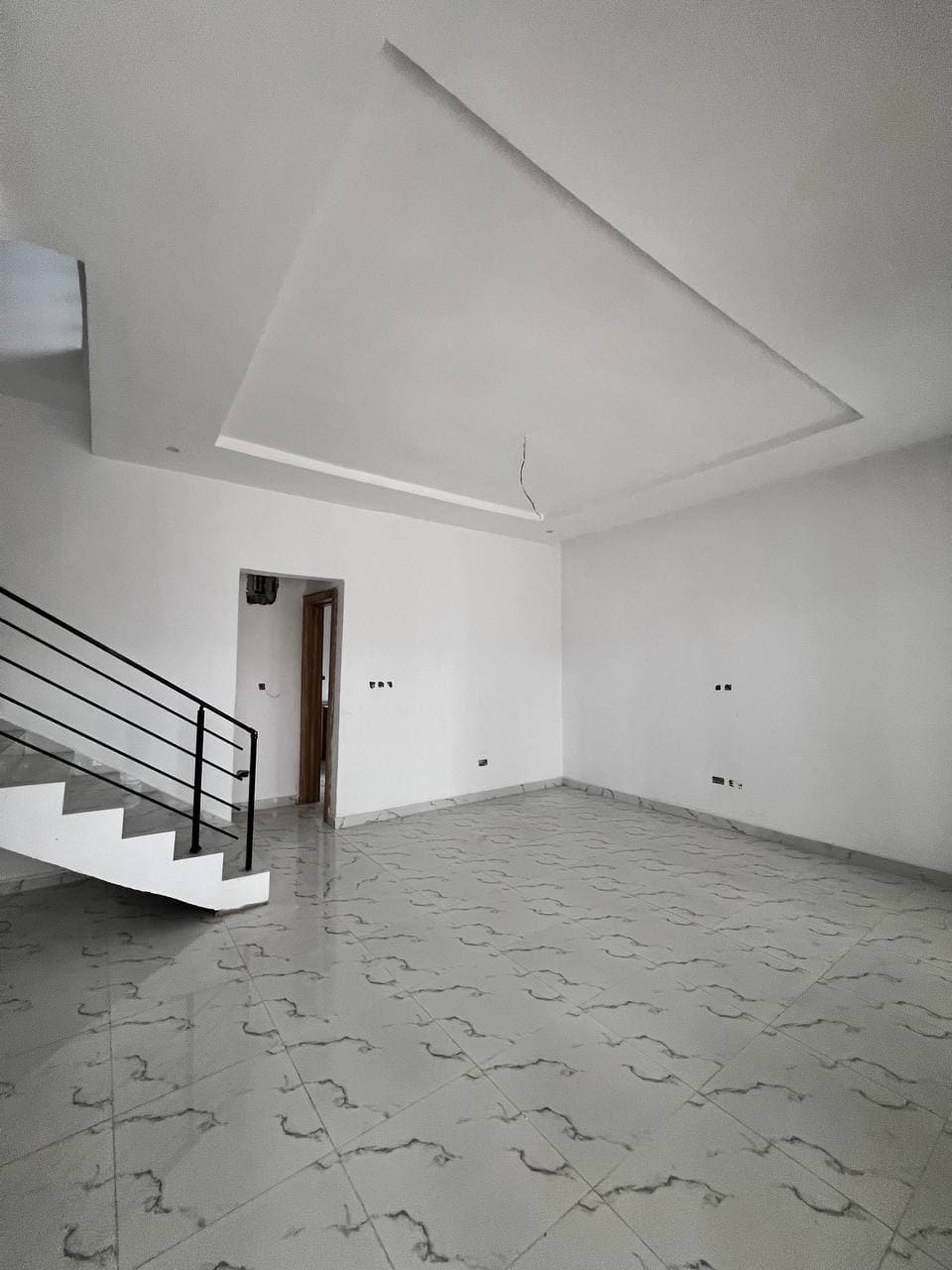 photo_5776125912817535900_y