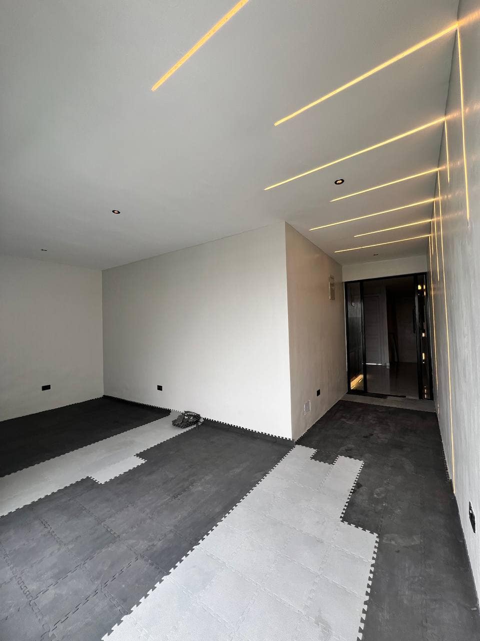 photo_5776125912817535921_y