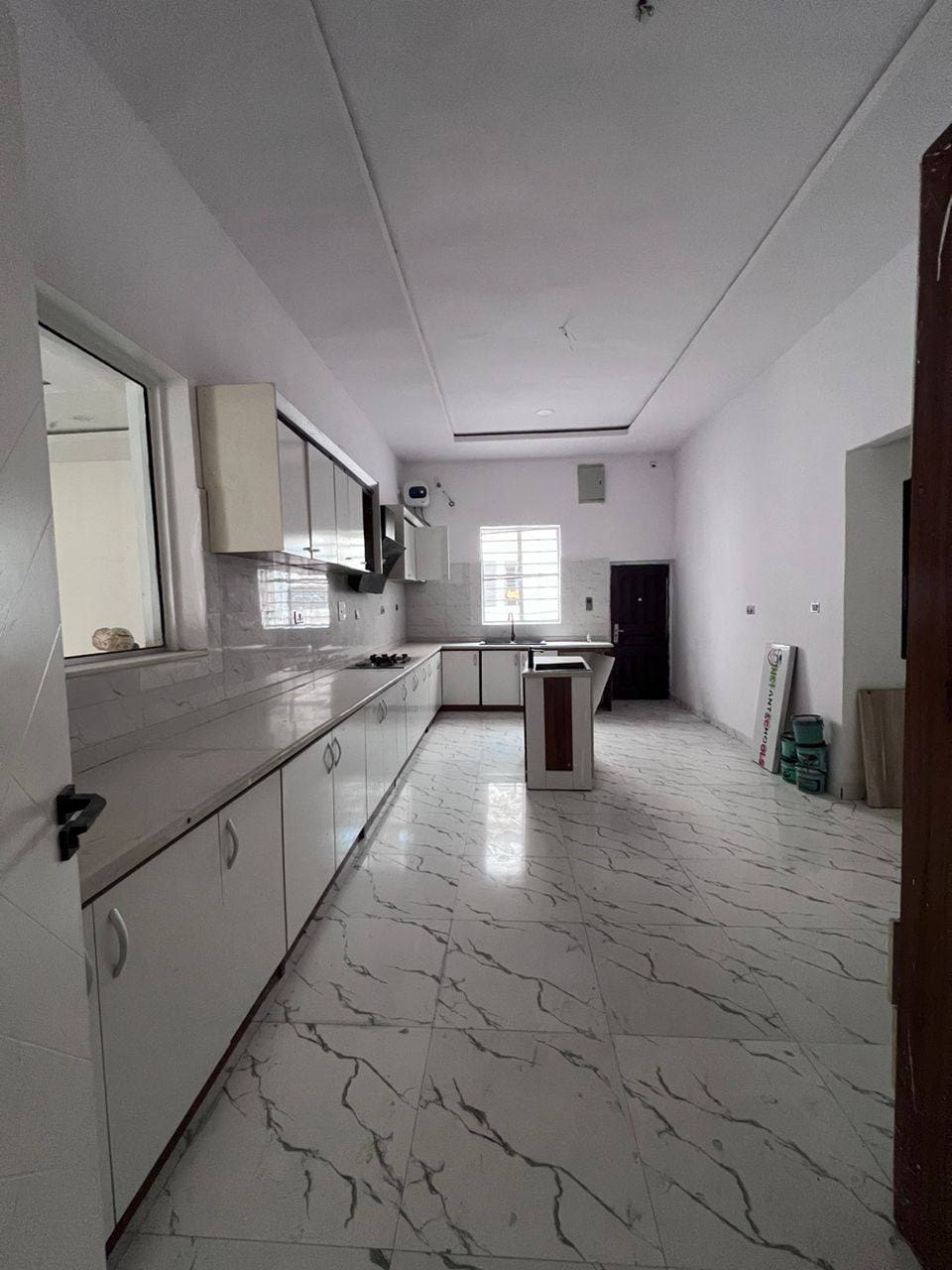 photo_5785336504543546200_y