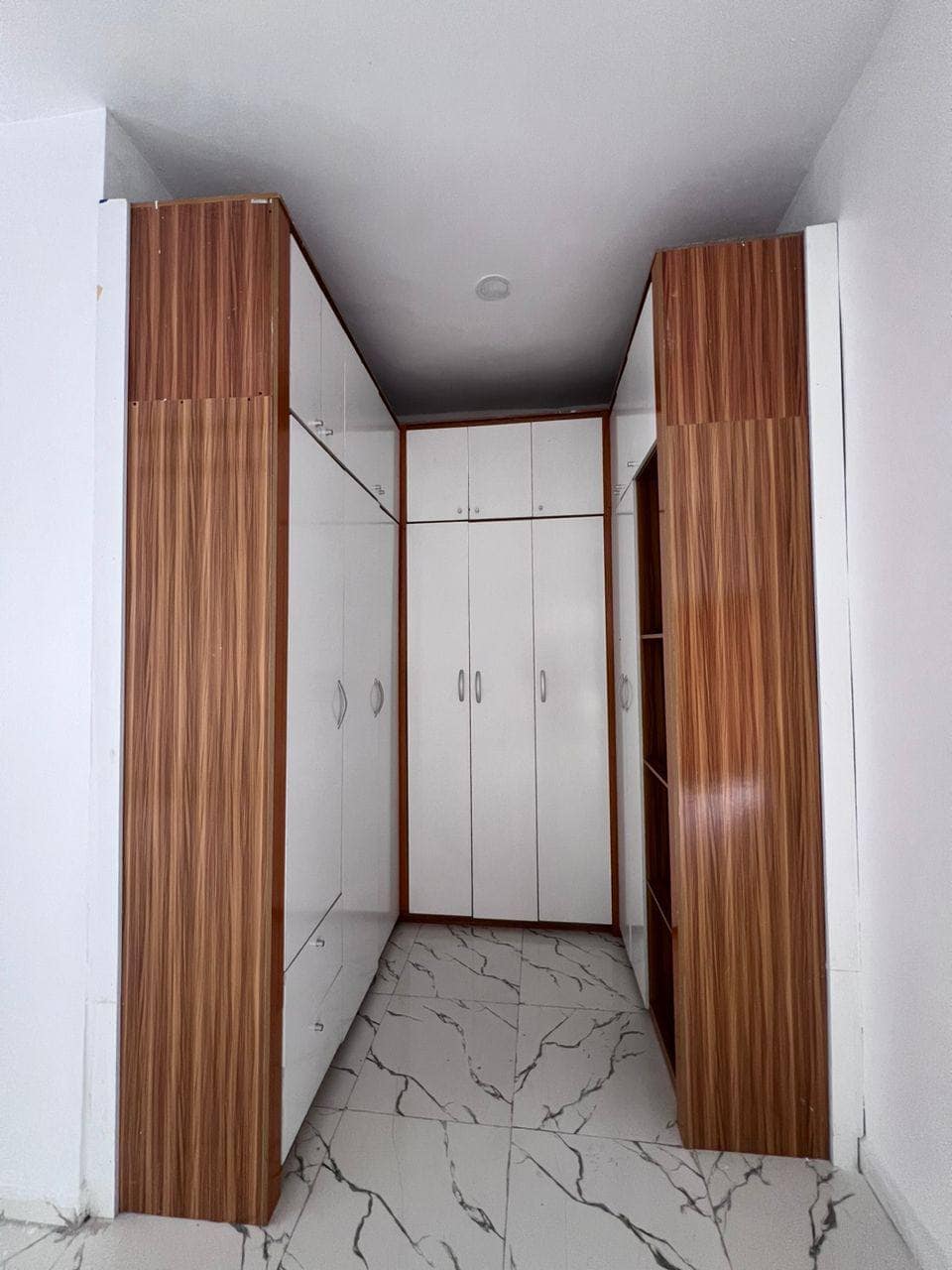 photo_5785336504543546202_y