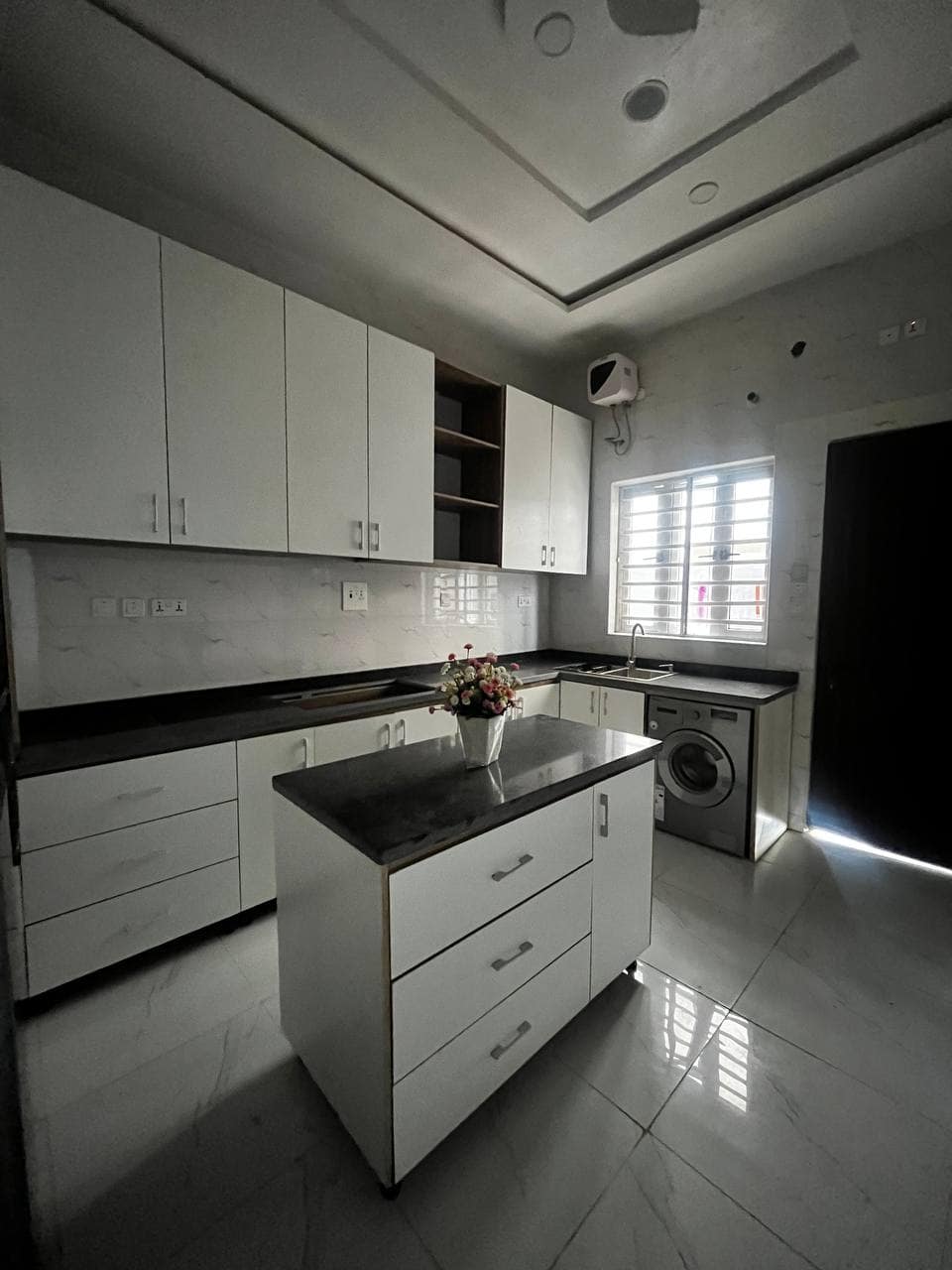 photo_5789789105729244107_y