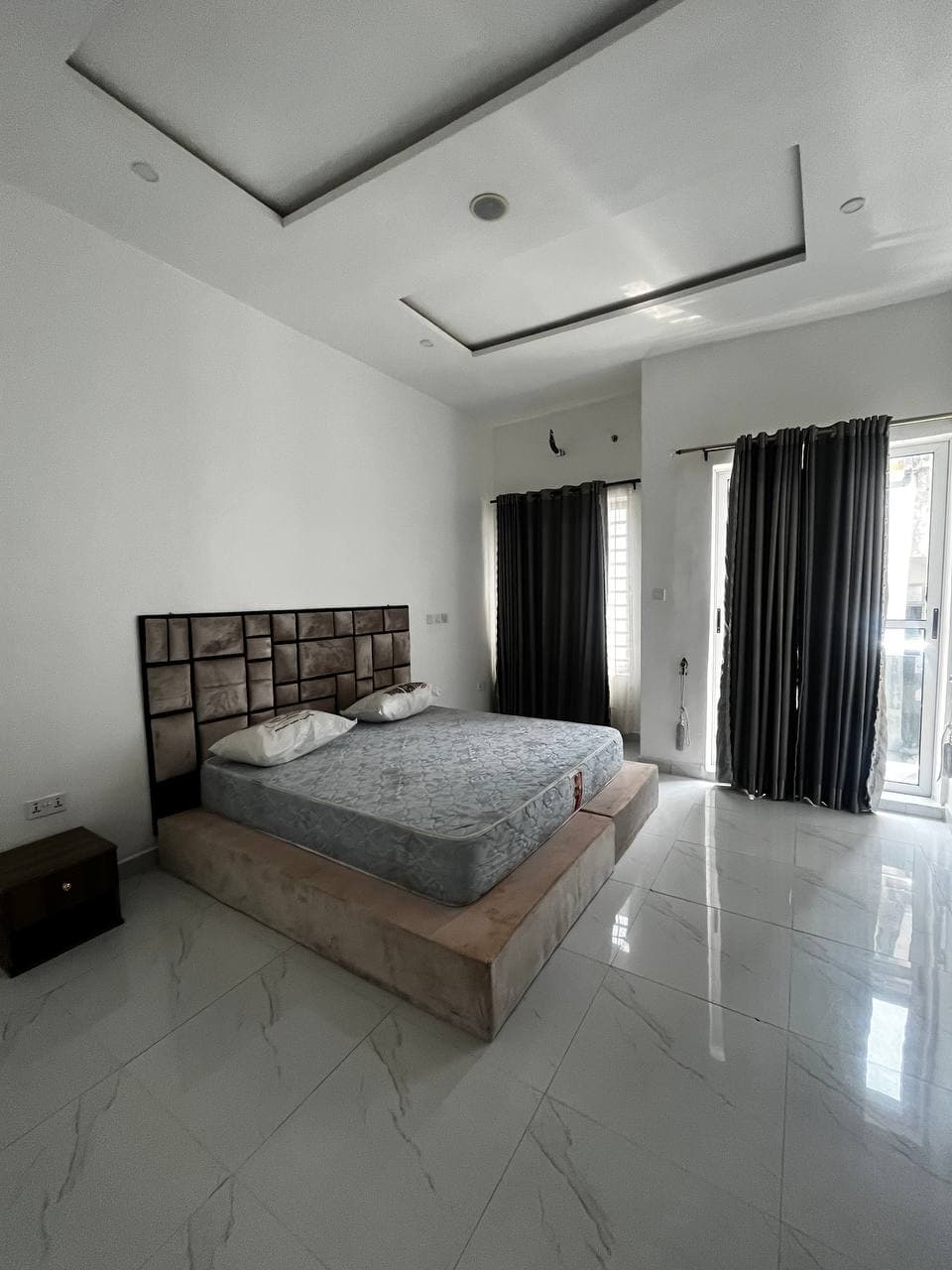 photo_5789789105729244115_y