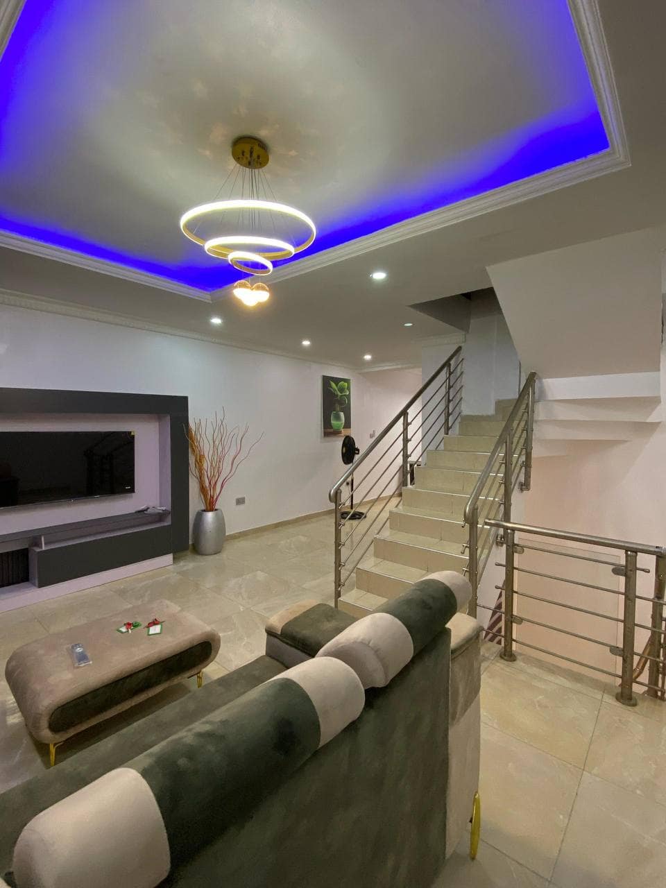 photo_5796211653794794494_y