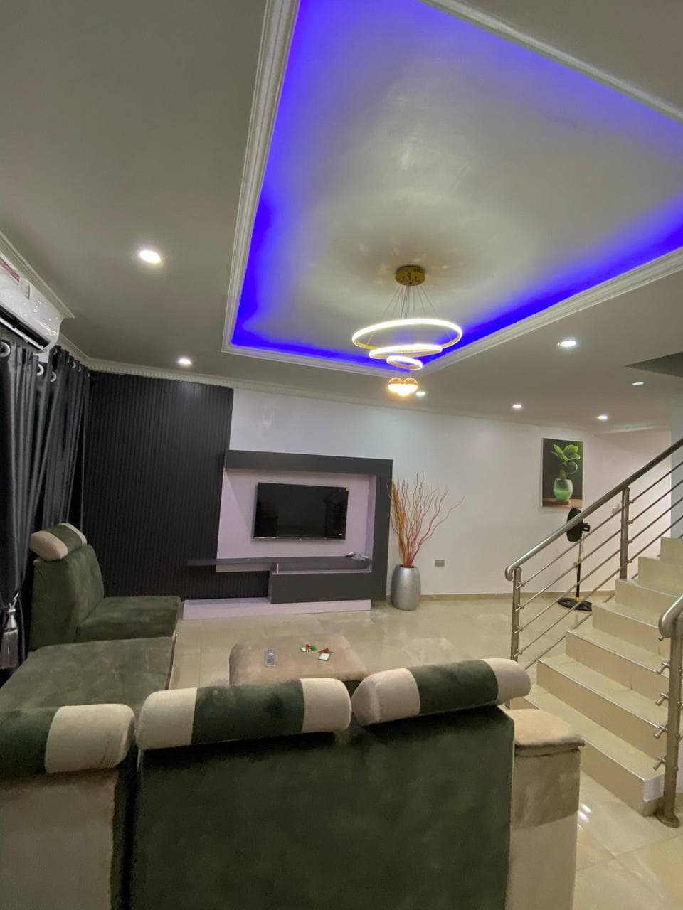 photo_5796211653794794499_y