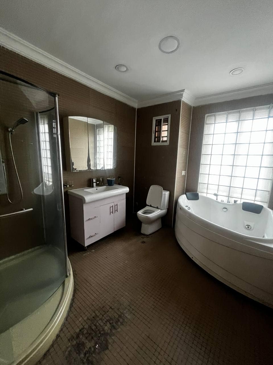 photo_5809935556069231487_y