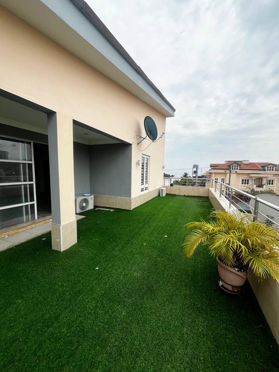 photo_5809935556069231495_y