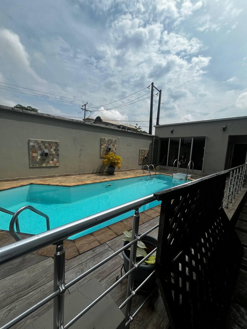 photo_5809935556069231501_y