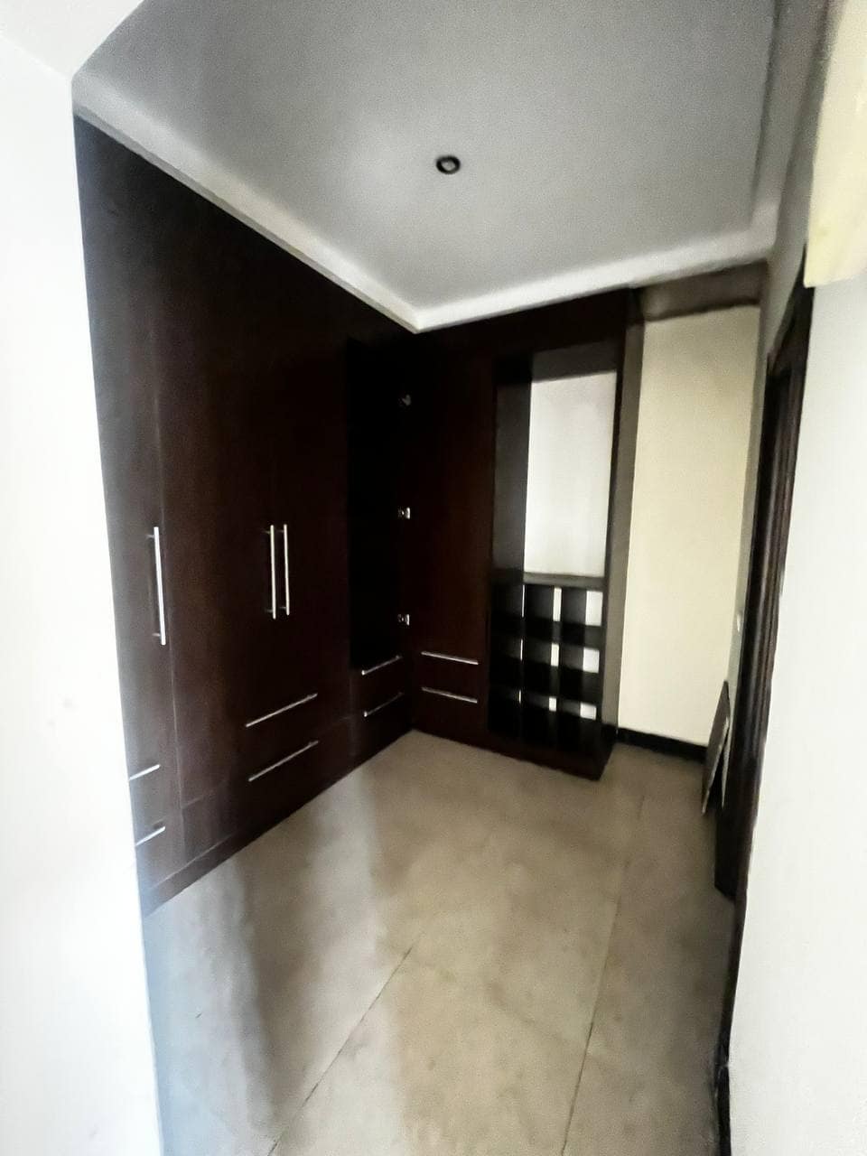 photo_5809935556069231503_y