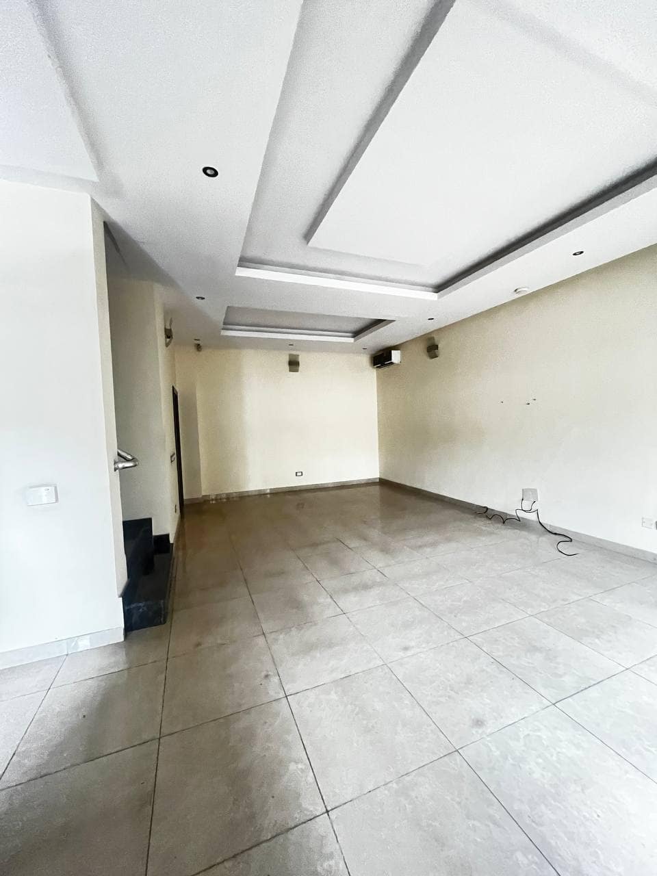 photo_5809935556069231531_y