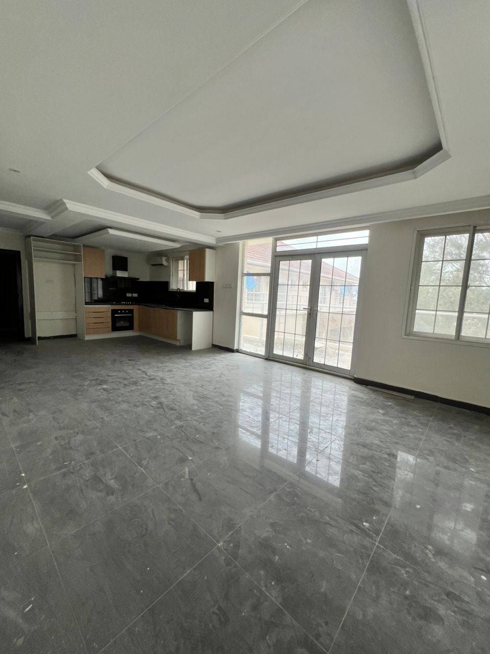 photo_5816537547868408981_y