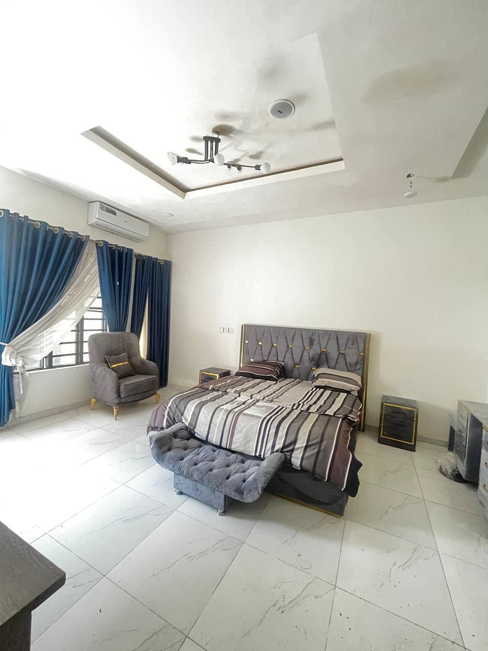 photo_5834896273906011207_y