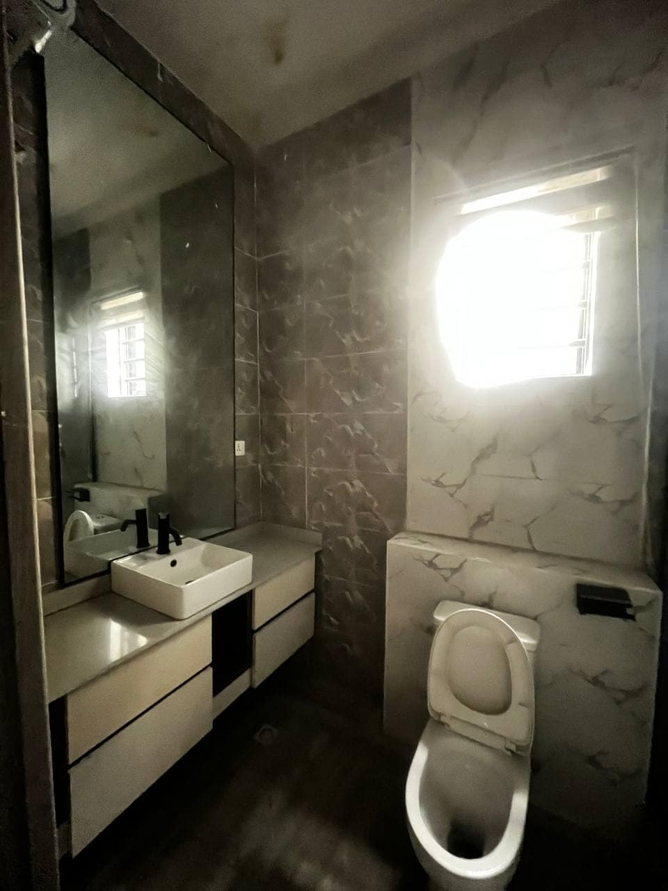 photo_5834896273906011210_y