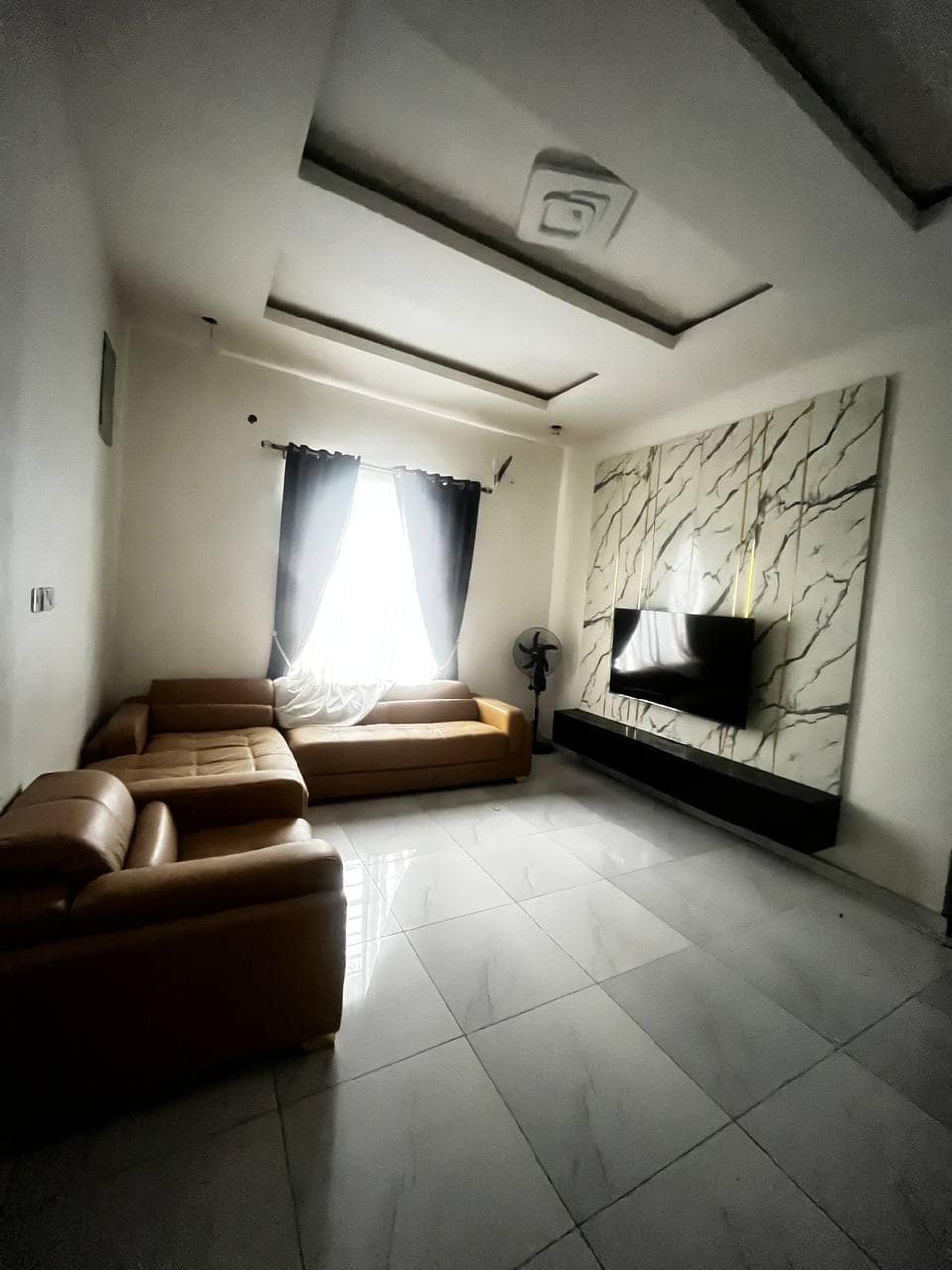 photo_5834896273906011213_y