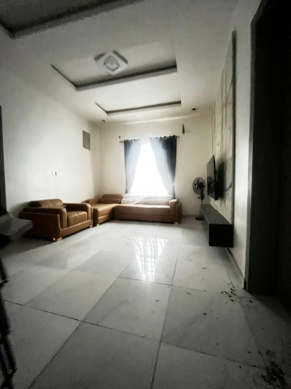 photo_5834896273906011215_y