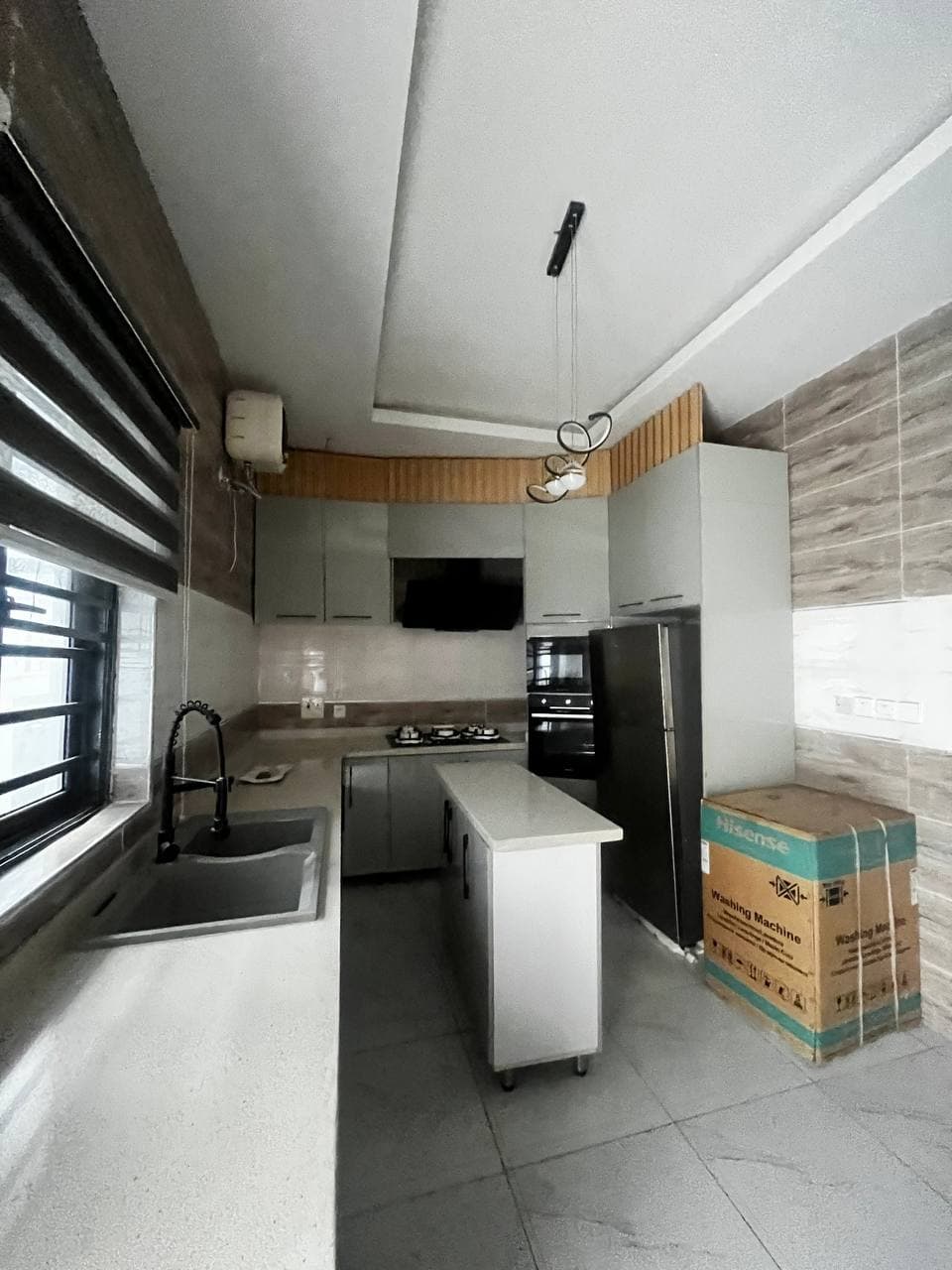 photo_5834896273906011216_y