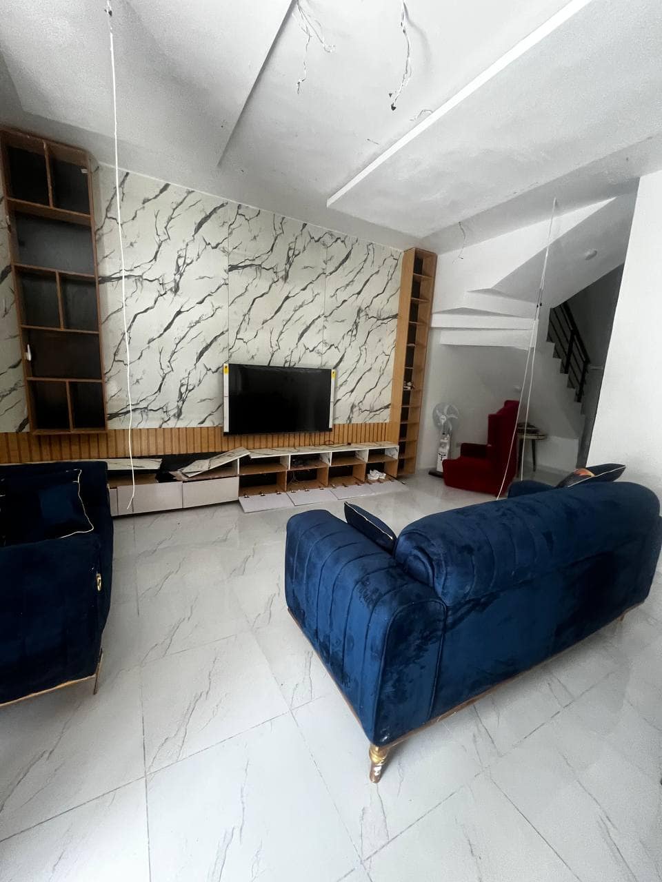 photo_5834896273906011221_y