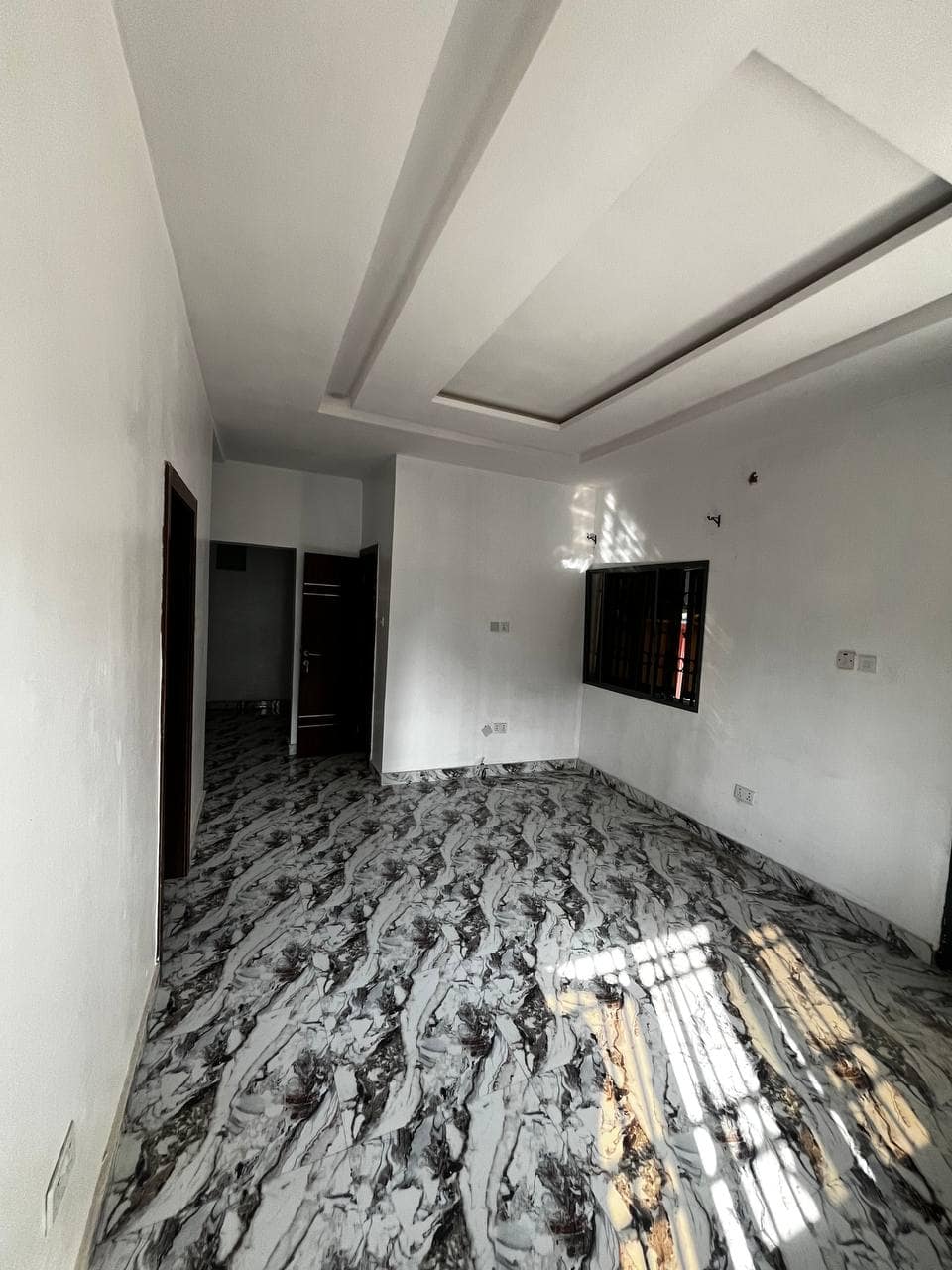 photo_5834896273906011235_y