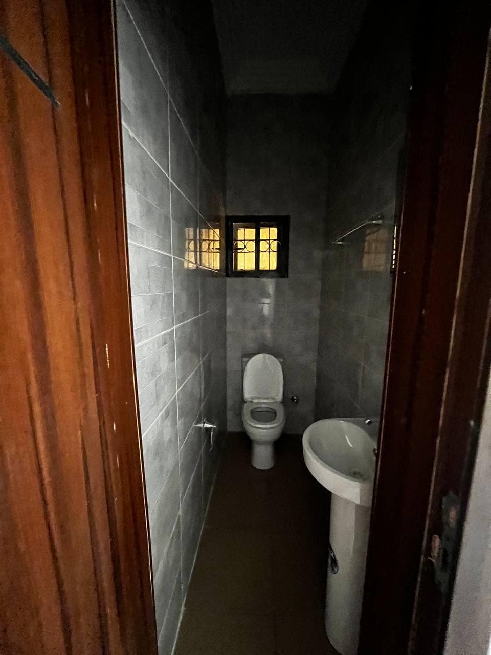 photo_5834896273906011236_y