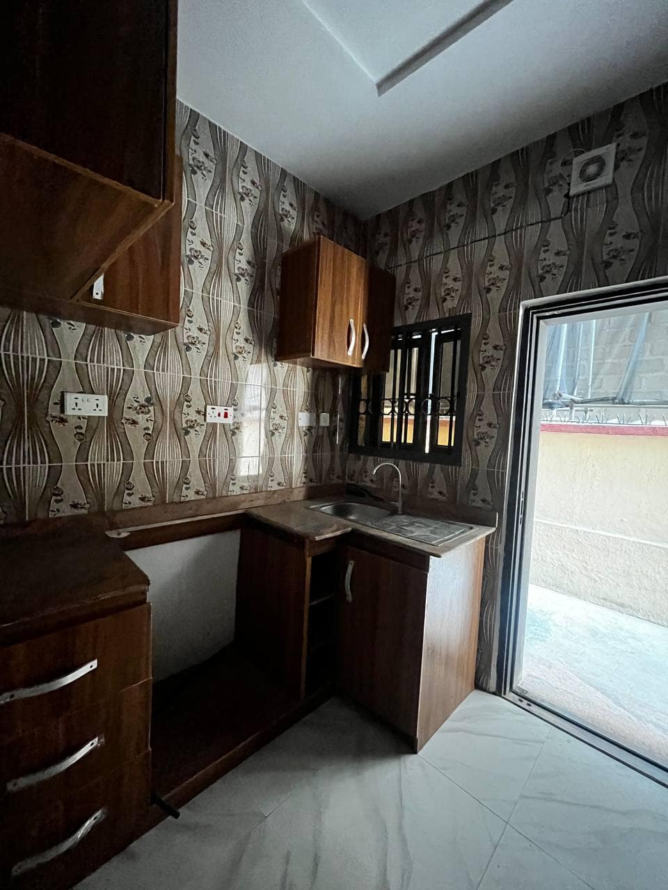 photo_5834896273906011238_y