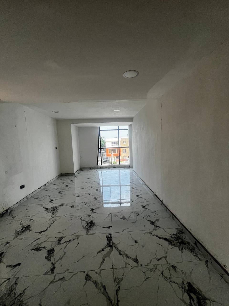 photo_5834896273906011413_y