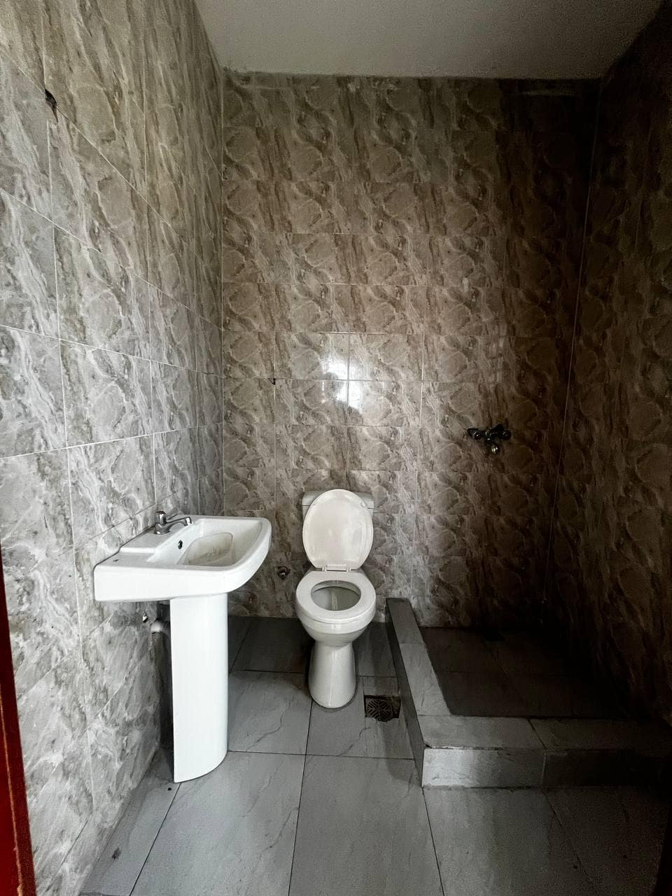 photo_5834896273906011433_y