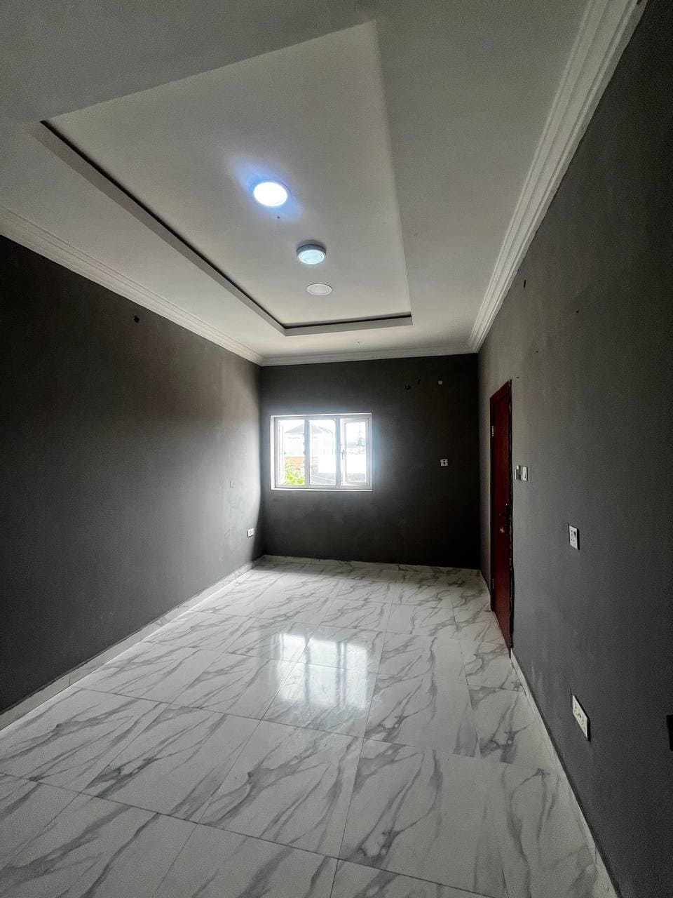 photo_5834896273906011436_y