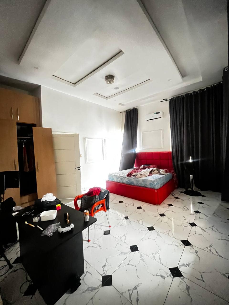 photo_5854848523004743133_y