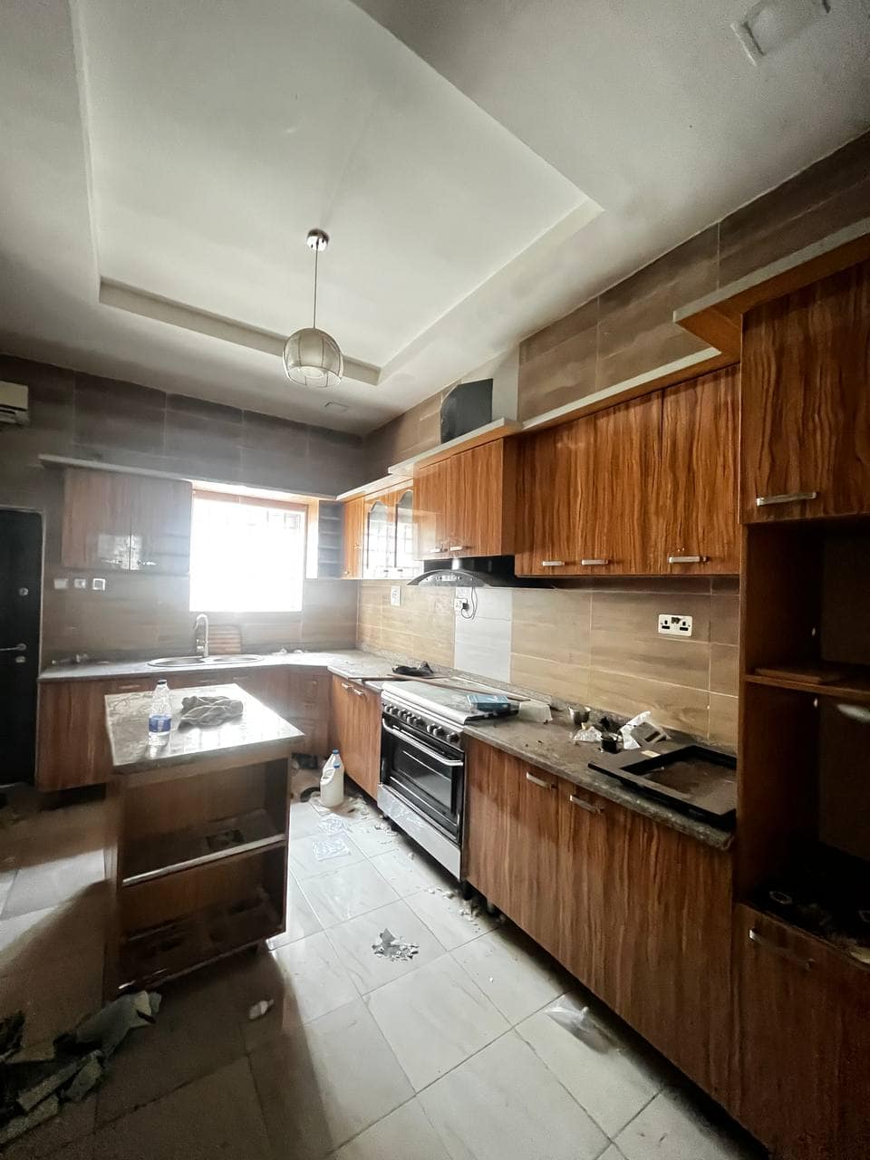 photo_5854848523004743155_y