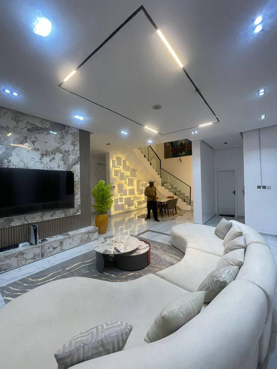 photo_5854848523004743227_y