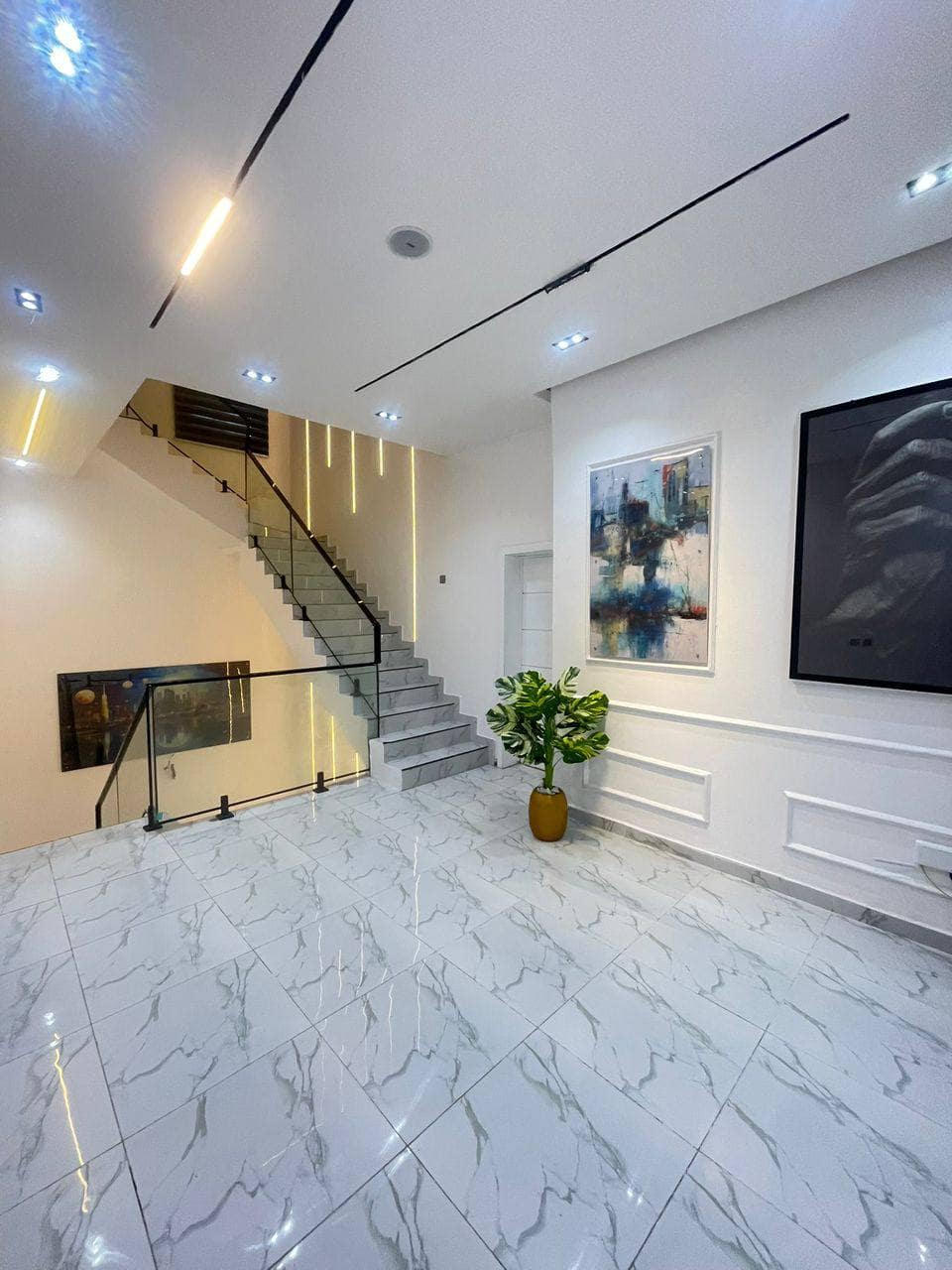 photo_5854848523004743228_y