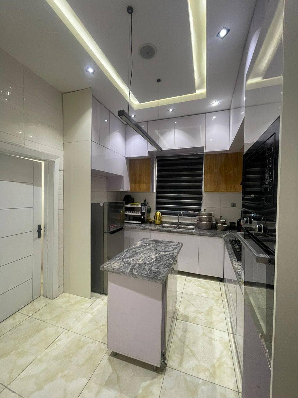 photo_5854848523004743230_y