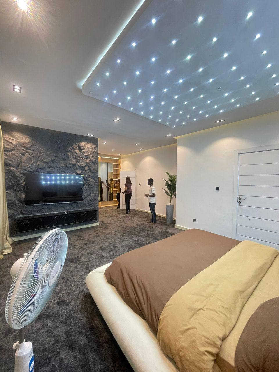 photo_5854848523004743231_y